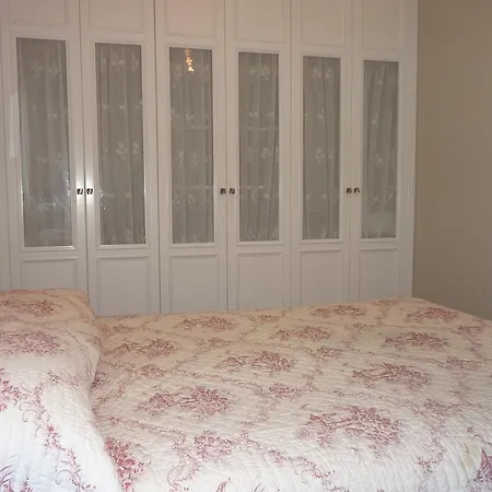 Sunny Apt Close To University With Parking And Wifi *